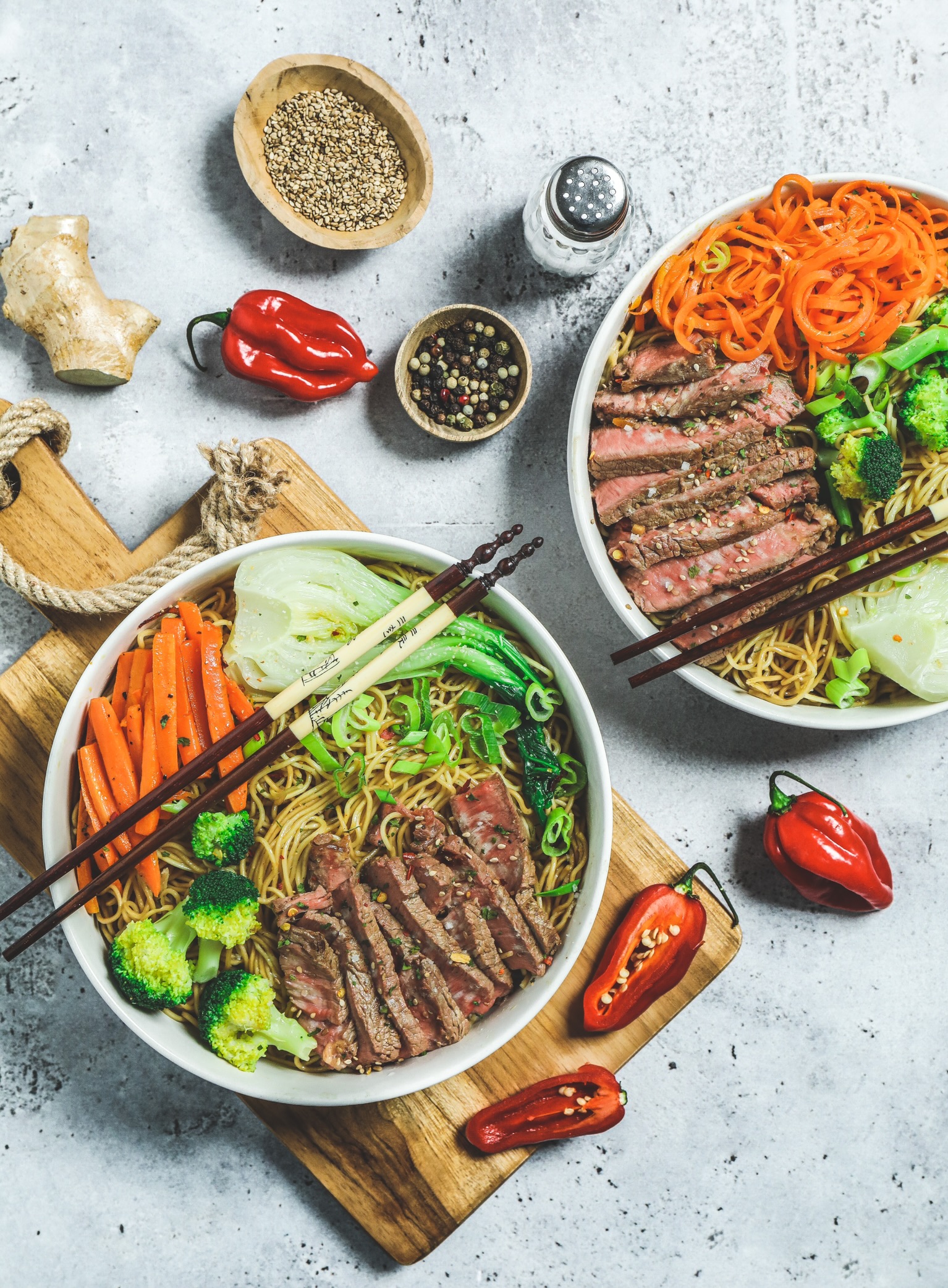 Wok De Bœuf, Nouilles Et Légumes Sautés