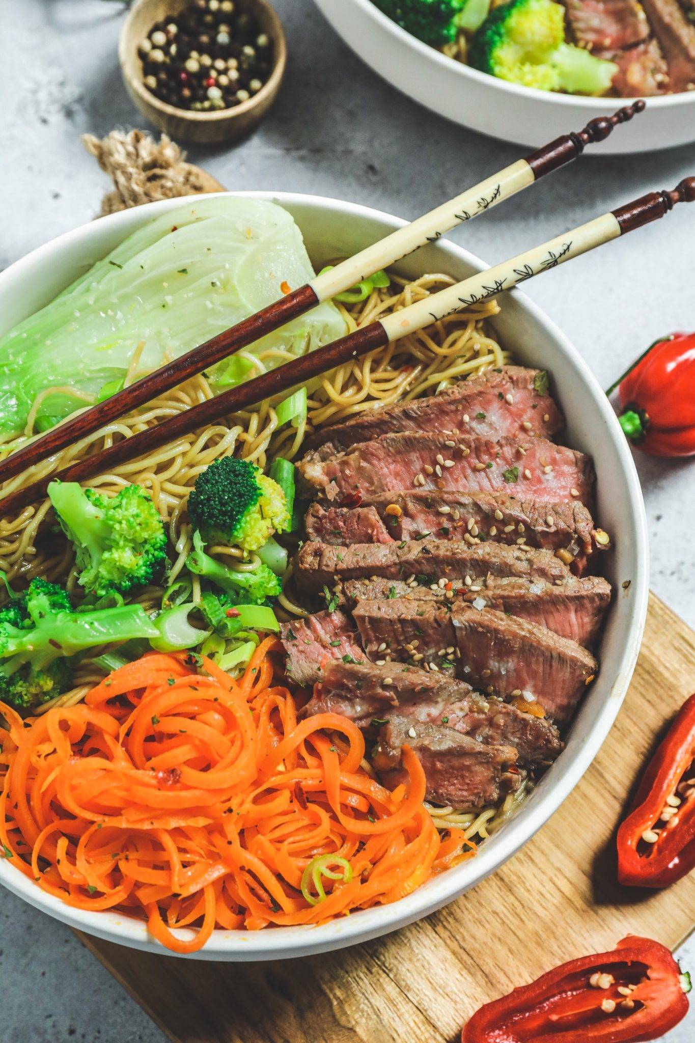 Wok De Bœuf, Nouilles Et Légumes Sautés